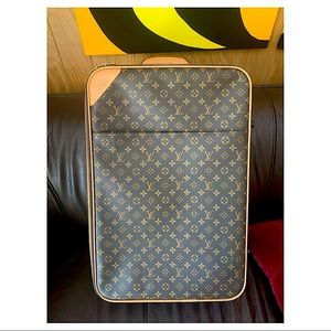 Louis Vuitton 24x16x8 Carry On Luggage Bag